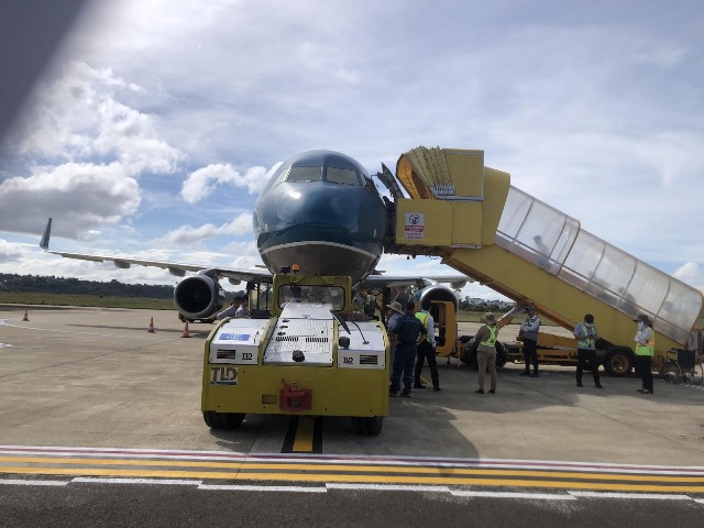 Cảng hàng không Pleiku áp dụng phương thức kéo đẩy tàu bay